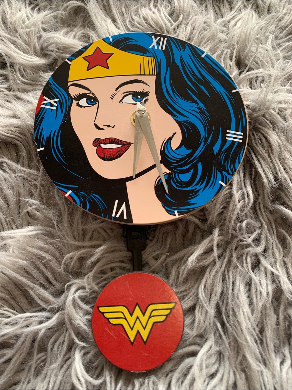 Wonder Woman Face Pop Art Mini Motion Pendulum Wall Clock Battery-Operated